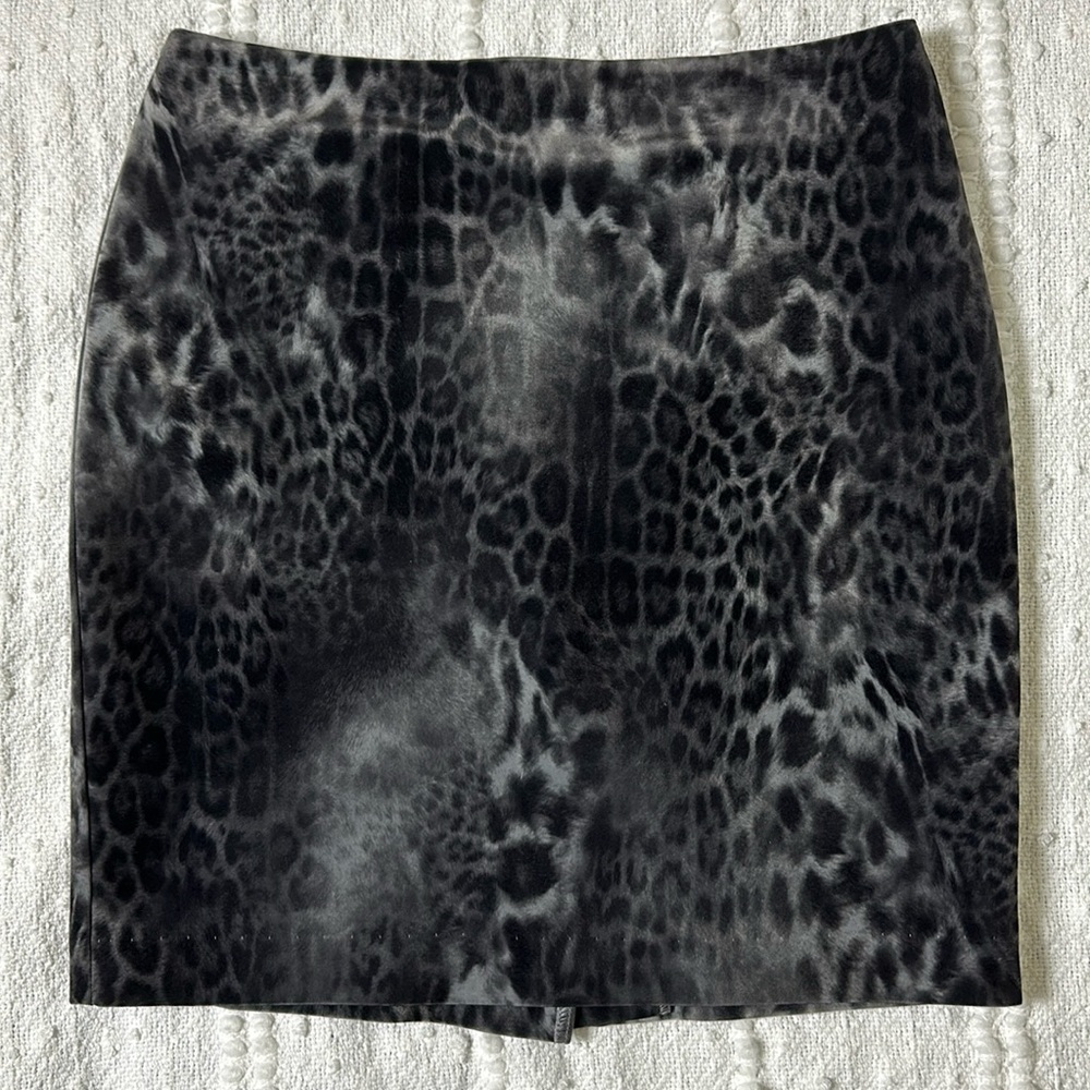 Karen Kane Crushed Velvet Animal Print Fitted Skirt Size 6 Black Cheetah